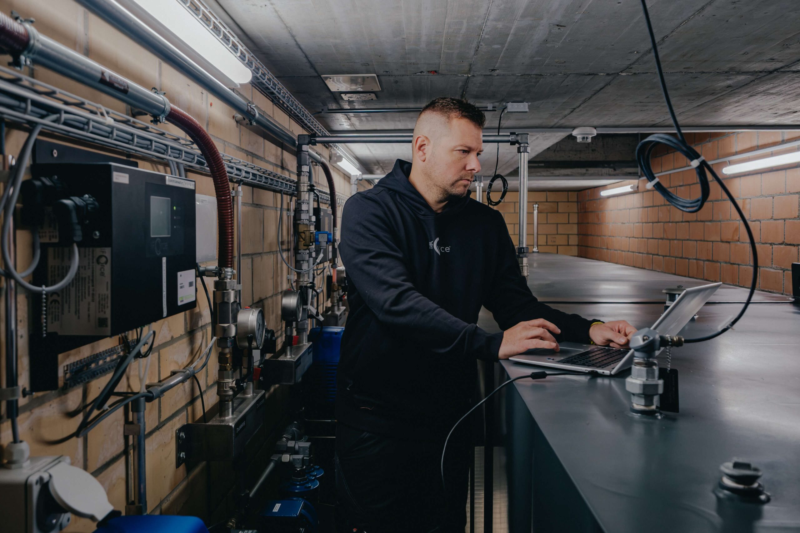 Leckwarnsysteme TUBEForce Trogen: All-in-One für Treibstoff- und Harnstoffsysteme.