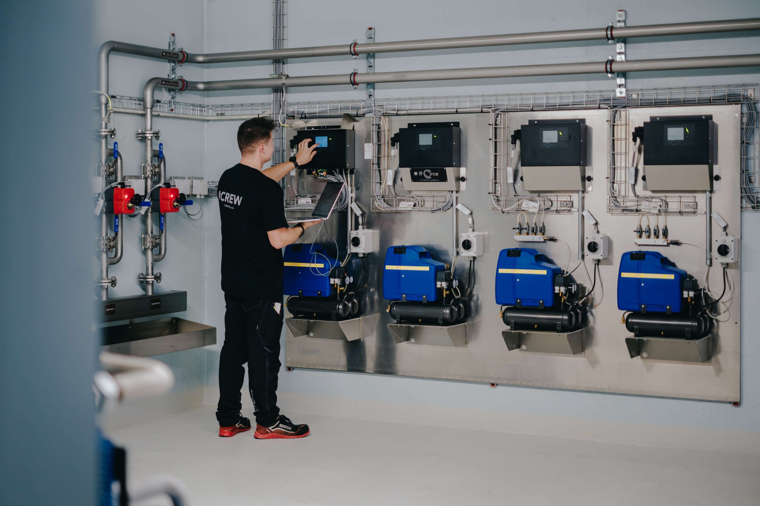 Leckwarnsysteme TUBEForce Trogen: All-in-One für Treibstoff- und Harnstoffsysteme.