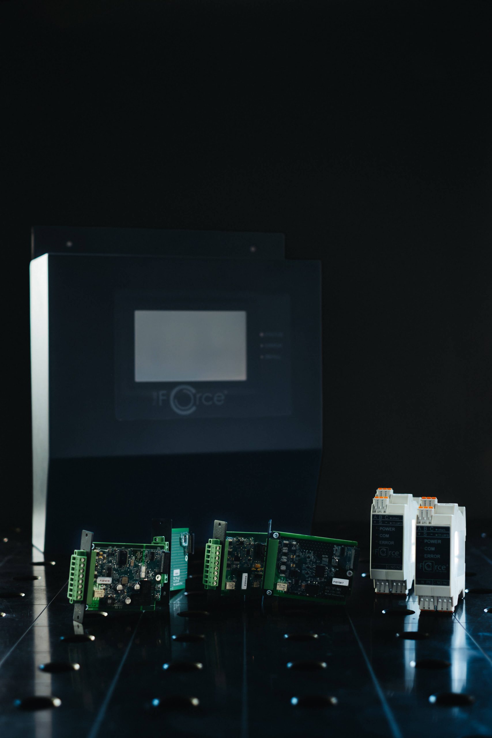 Leckwarnsysteme TUBEForce Trogen: All-in-One für Treibstoff- und Harnstoffsysteme.